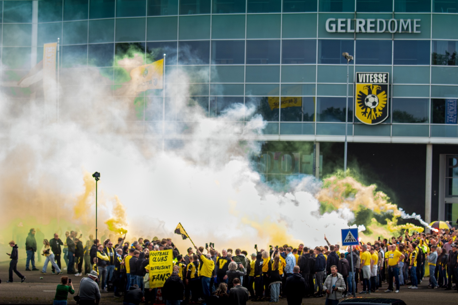 Vitesse kleurt het GelreDome — GelreDome, Arnhem
